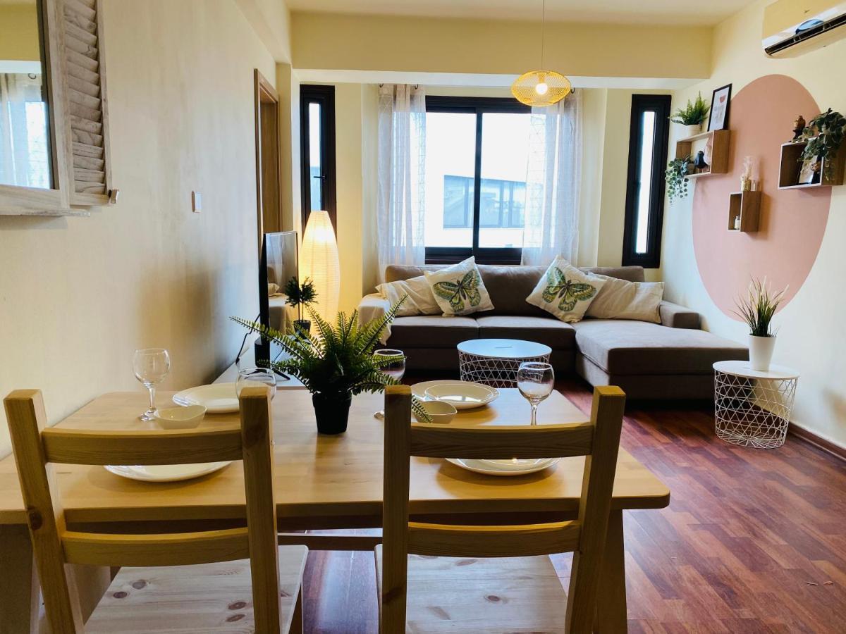 Celine'S 2 Bedrooms Apartment In Larnaca Center Luaran gambar
