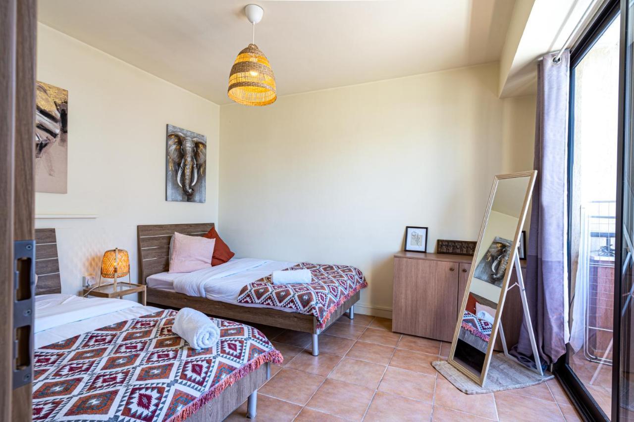 Celine'S 2 Bedrooms Apartment In Larnaca Center Luaran gambar