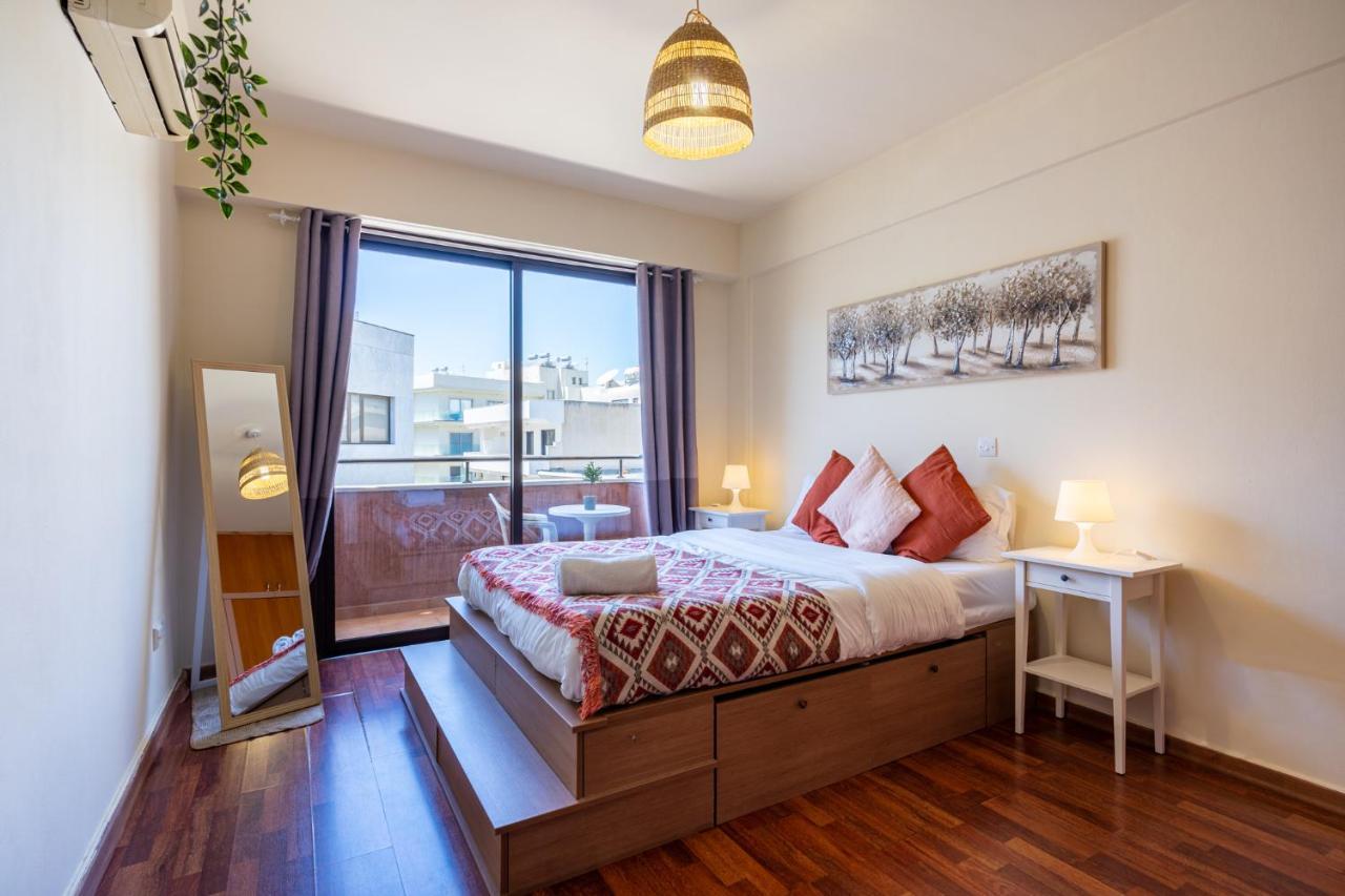 Celine'S 2 Bedrooms Apartment In Larnaca Center Luaran gambar