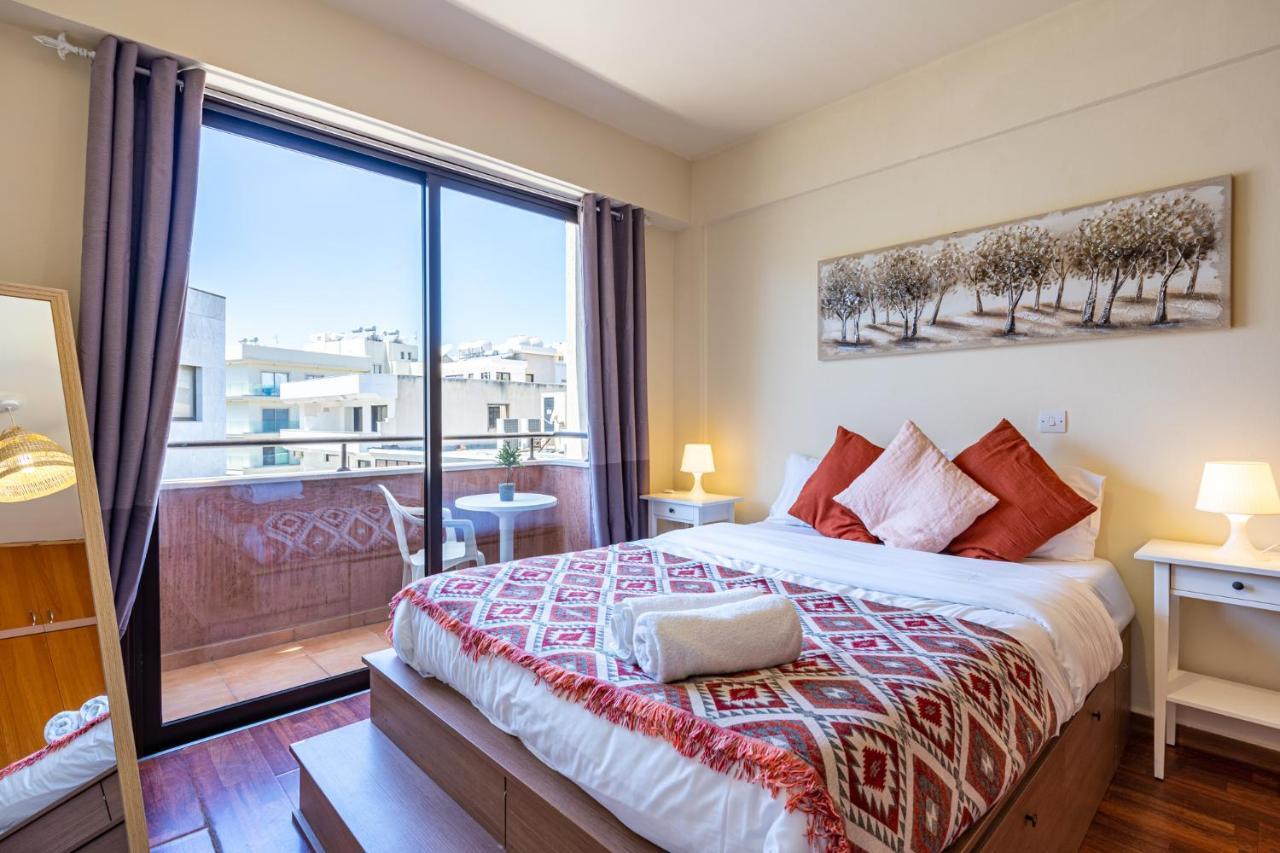 Celine'S 2 Bedrooms Apartment In Larnaca Center Luaran gambar