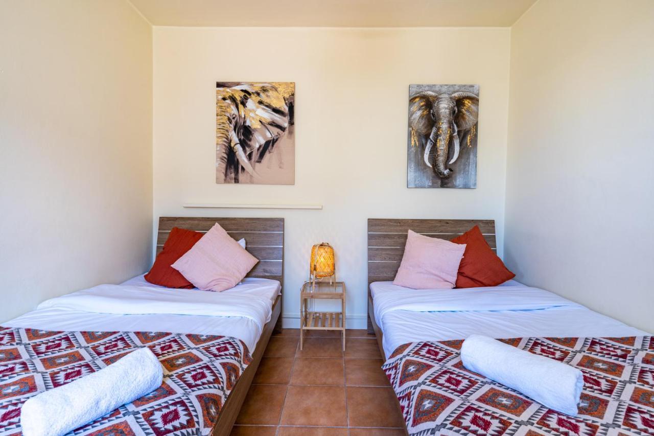 Celine'S 2 Bedrooms Apartment In Larnaca Center Luaran gambar