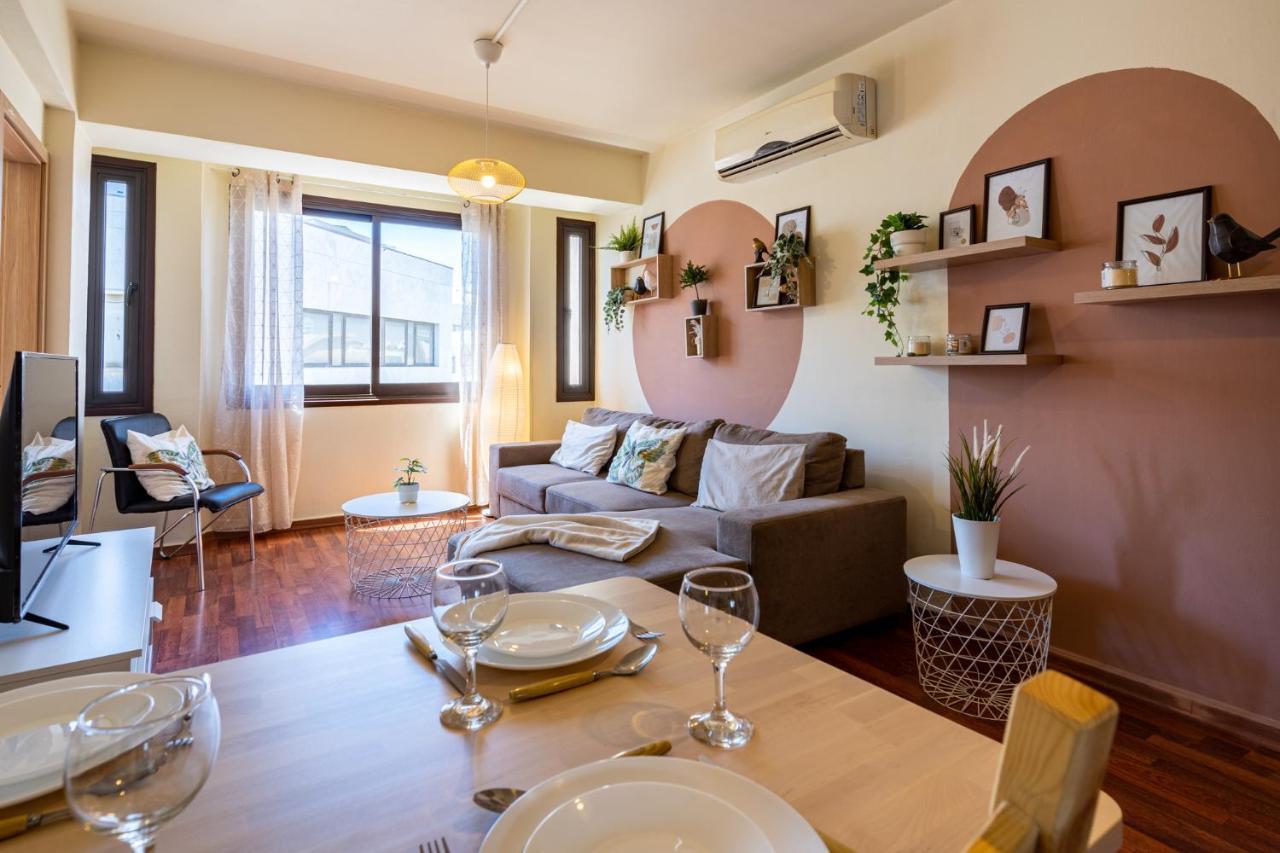 Celine'S 2 Bedrooms Apartment In Larnaca Center Luaran gambar
