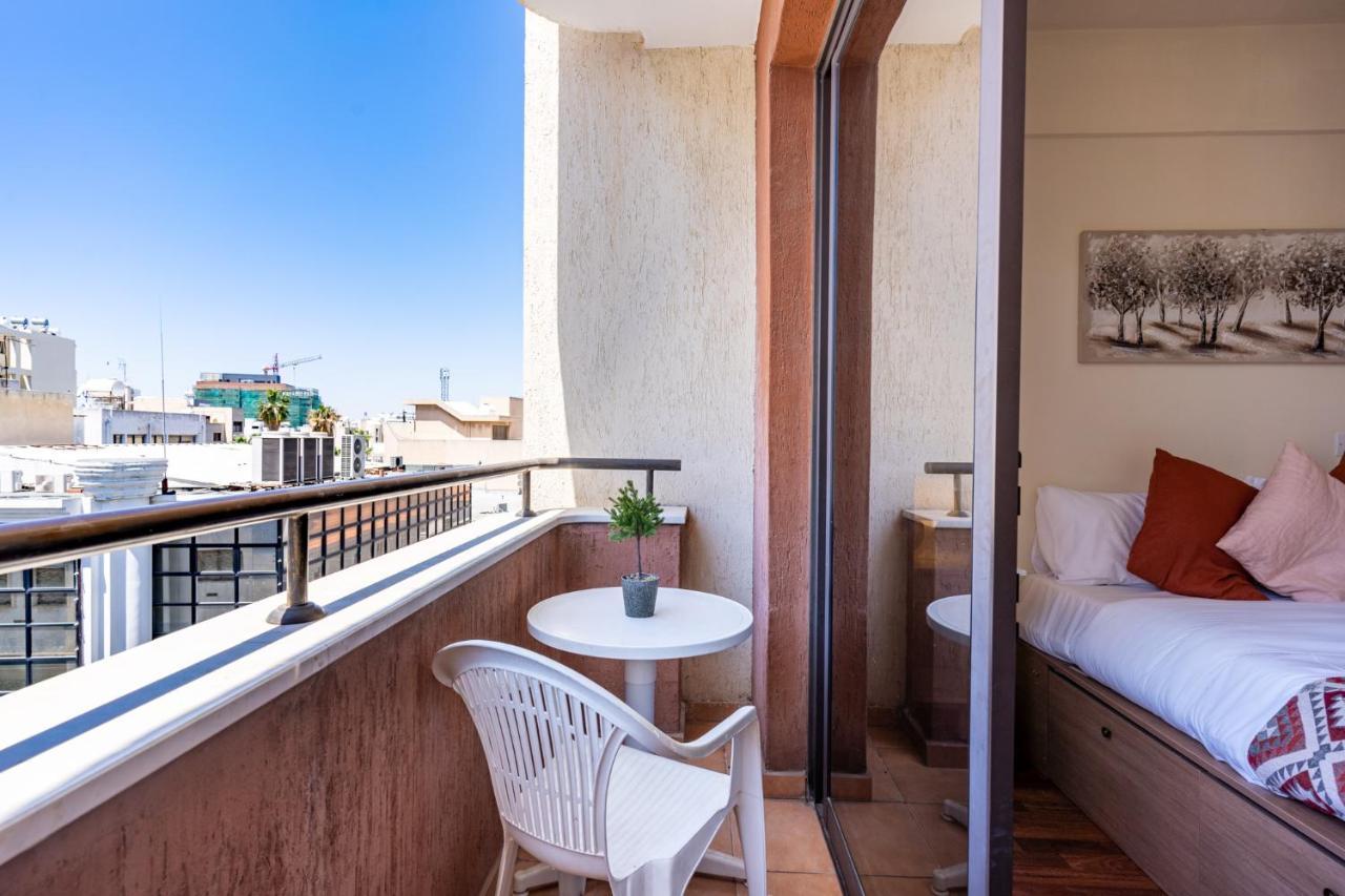 Celine'S 2 Bedrooms Apartment In Larnaca Center Luaran gambar