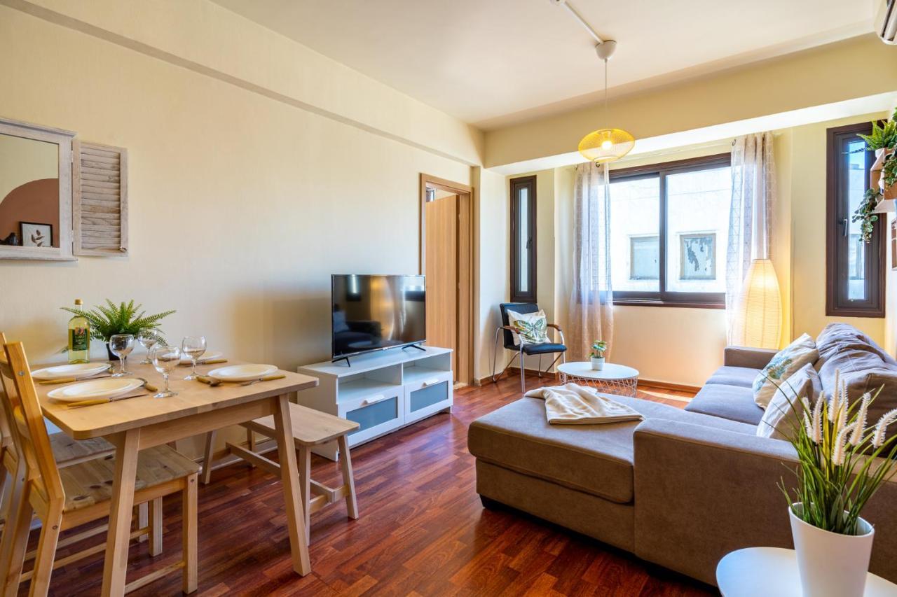 Celine'S 2 Bedrooms Apartment In Larnaca Center Luaran gambar
